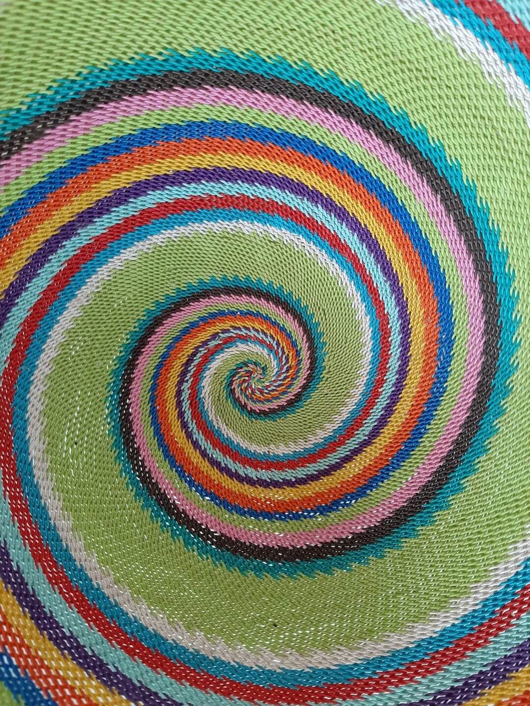 Tapisserie colorée en spirale